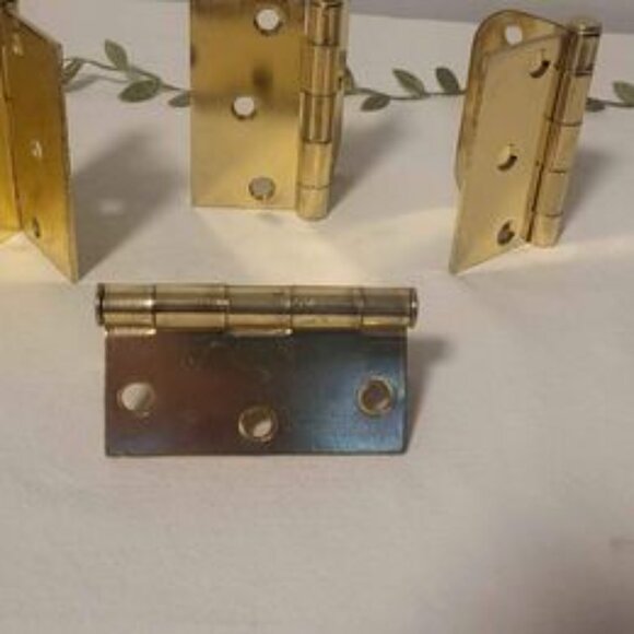 Set of 4 Golden tone,  3-hole hinges - Picture 6 of 8